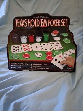 Cardinal's Professional Texas Hold'em Poker Set